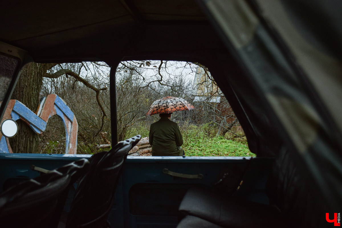 В выходные под Суздалем прошел необычный спектакль-бродилка «По грибы» от сельского театра в Фомихе. О любопытной постановке и нестандартной творческой форме — в фоторепортаже «Ключ-Медиа».