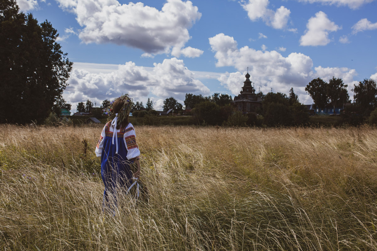 Дыра, захолустье, нечего тут делать — примерно так видят Суздаль некоторые его коренные жители. А вот «понаехавшие» из Москвы почему-то думают иначе. Пообщались с известным фотографом Анастасией Охотниковой. Многодетная мама год назад сменила прописку и теперь делится впечатлениями.