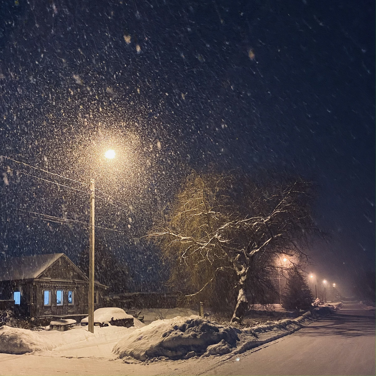 Дыра, захолустье, нечего тут делать — примерно так видят Суздаль некоторые его коренные жители. А вот «понаехавшие» из Москвы почему-то думают иначе. Пообщались с известным фотографом Анастасией Охотниковой. Многодетная мама год назад сменила прописку и теперь делится впечатлениями.