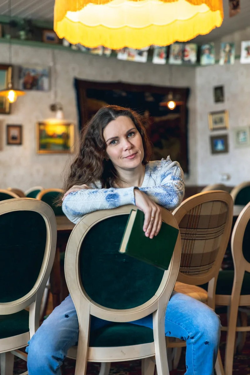 Дыра, захолустье, нечего тут делать — примерно так видят Суздаль некоторые его коренные жители. А вот «понаехавшие» из Москвы почему-то думают иначе. Пообщались с известным фотографом Анастасией Охотниковой. Многодетная мама год назад сменила прописку и теперь делится впечатлениями.