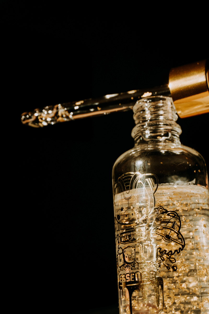 Руководствуясь актуальной повесткой, четверо журналистов «Ключ-Медиа» собрали себе небольшие бьюти-боксы с корейскими уходовыми средствами. Мы мыли головы шампунями, наносили крема, очищали кожу лица и покрывали ее эссенциями с вкраплениями золота - конечно же, без интересных находок в области корейской косметики не обошлось. Делимся впечатлениями в материале!