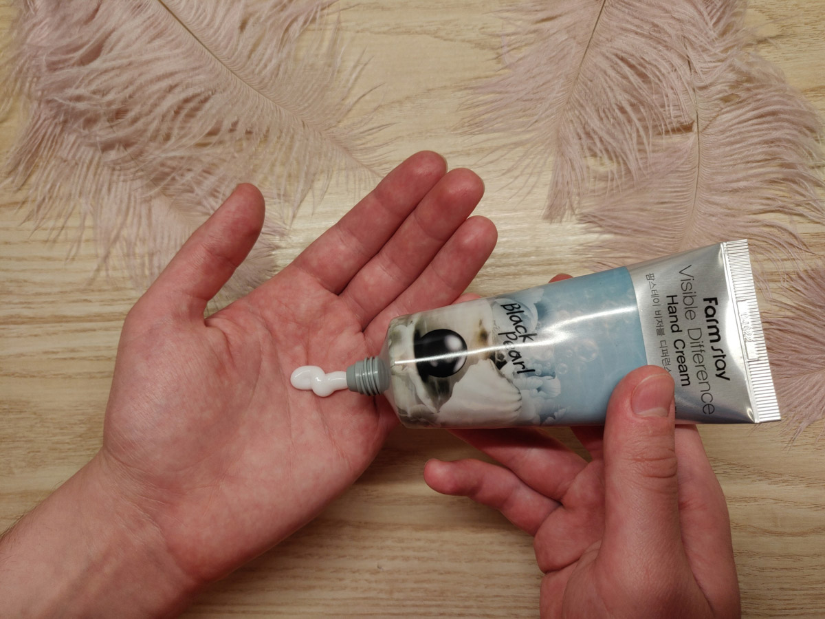 Руководствуясь актуальной повесткой, четверо журналистов «Ключ-Медиа» собрали себе небольшие бьюти-боксы с корейскими уходовыми средствами. Мы мыли головы шампунями, наносили крема, очищали кожу лица и покрывали ее эссенциями с вкраплениями золота - конечно же, без интересных находок в области корейской косметики не обошлось. Делимся впечатлениями в материале!