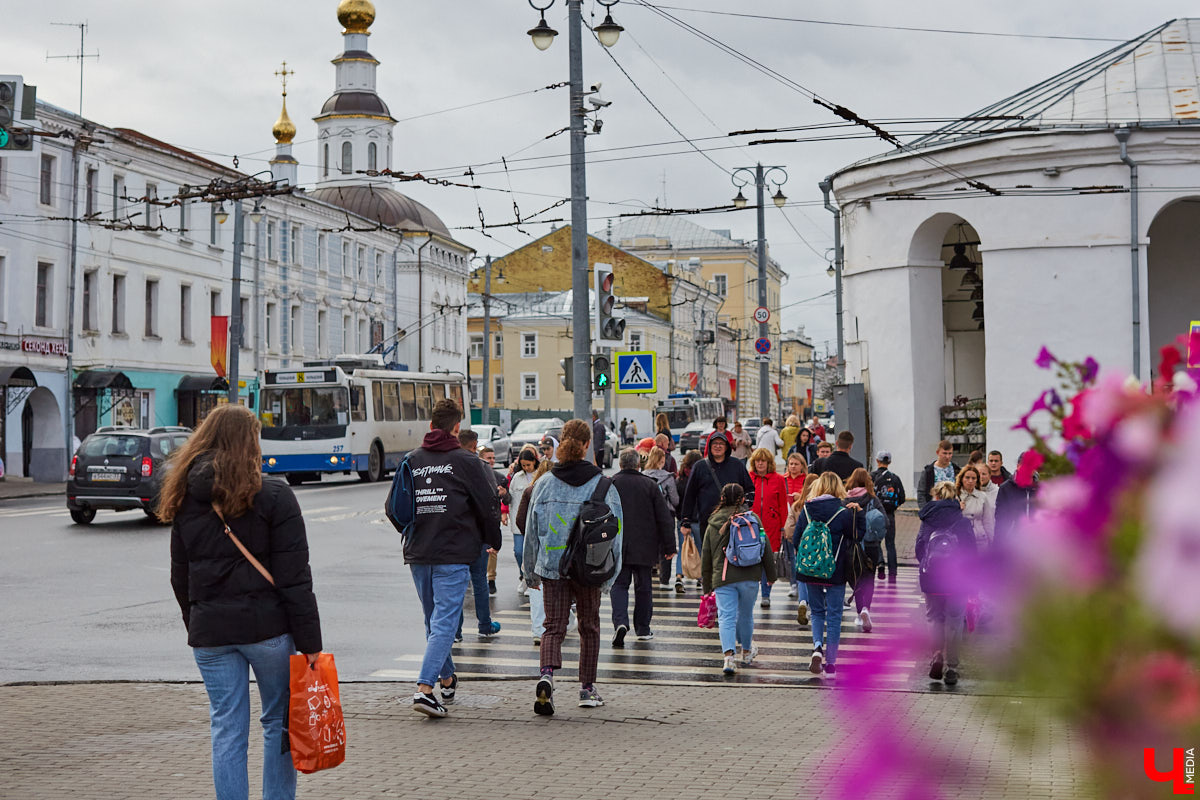 К какому-либо решению прийти необходимо; московские власти готовятся к введению «краткосрочного локдауна». В принятии ковидных мер Владимирская область ранее часто ориентировалась на столичных соседей, значит, все повторится и у нас?