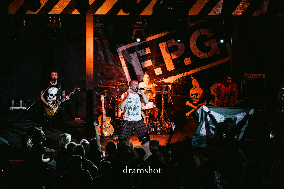 Необоснованная агрессия и владимирская панк-тусовка девяностых в интервью Антона «Пуха» и фоторепортаже с концерта F.P.G., приуроченного ко дню рождения группы.