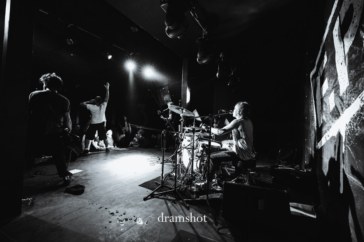 Необоснованная агрессия и владимирская панк-тусовка девяностых в интервью Антона «Пуха» и фоторепортаже с концерта F.P.G., приуроченного ко дню рождения группы.