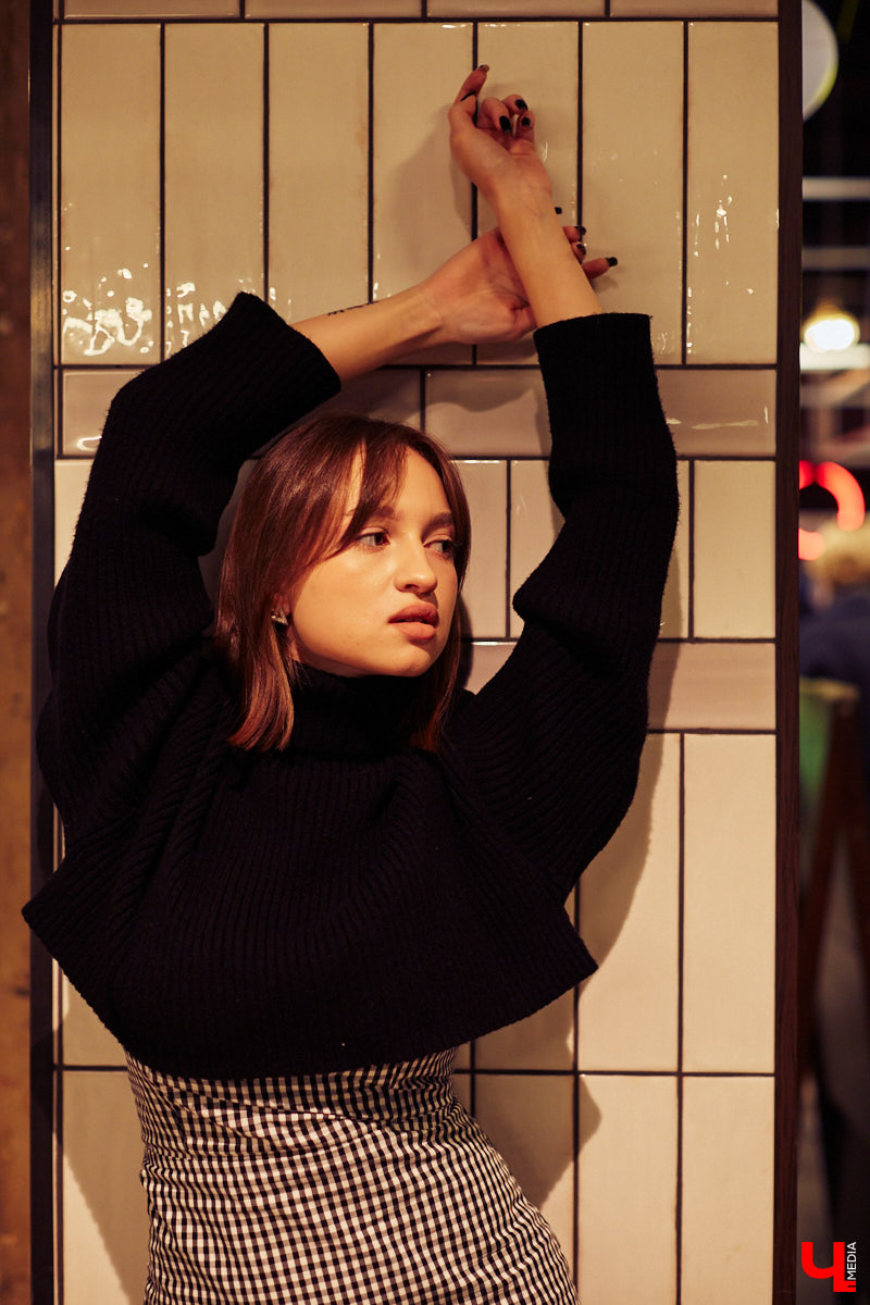 Валерии Антроповой 19 лет, она учится на первом курсе менеджмента и занимается творческим хобби. Мобильная съемка и видеоредакция располагают к распространению на работу личного чувства вкуса и стиля. Каков он? Расскажет «Ключ-Медиа».