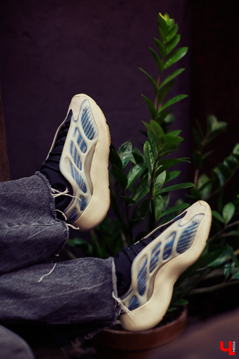 Валерии Антроповой 19 лет, она учится на первом курсе менеджмента и занимается творческим хобби. Мобильная съемка и видеоредакция располагают к распространению на работу личного чувства вкуса и стиля. Каков он? Расскажет «Ключ-Медиа».