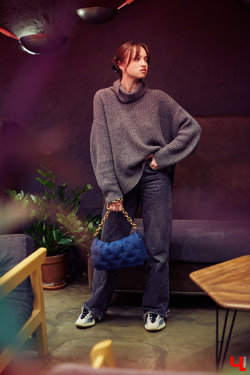 Валерии Антроповой 19 лет, она учится на первом курсе менеджмента и занимается творческим хобби. Мобильная съемка и видеоредакция располагают к распространению на работу личного чувства вкуса и стиля. Каков он? Расскажет «Ключ-Медиа».