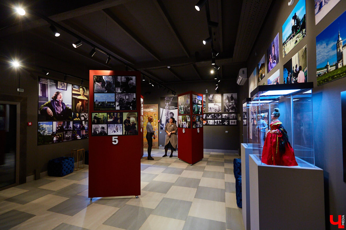 В Суздале сняли более 80 фильмов. А место, где узнать подробности про творческий процесс, все не появлялось. Его ждали лет 20,, и вот свершилось. Показываем новый Дом кино крупным планом.