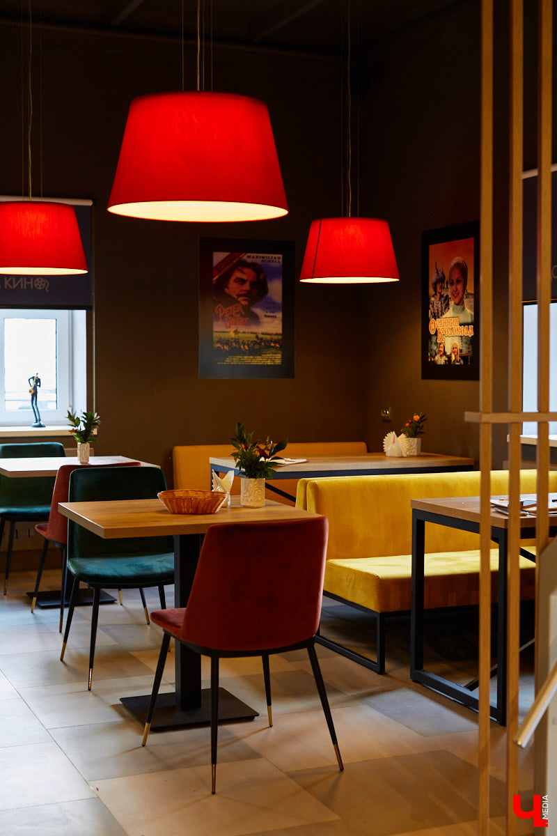 В Суздале сняли более 80 фильмов. А место, где узнать подробности про творческий процесс, все не появлялось. Его ждали лет 20,, и вот свершилось. Показываем новый Дом кино крупным планом.