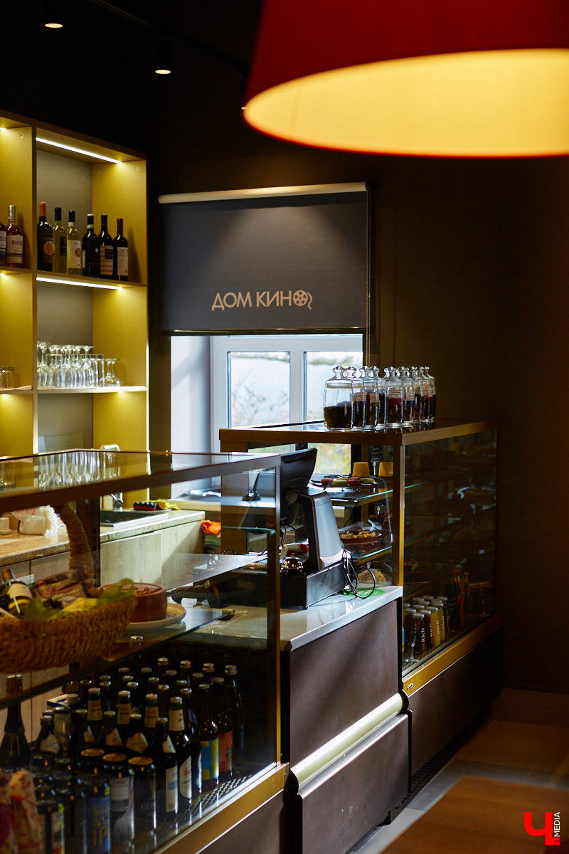 В Суздале сняли более 80 фильмов. А место, где узнать подробности про творческий процесс, все не появлялось. Его ждали лет 20,, и вот свершилось. Показываем новый Дом кино крупным планом.