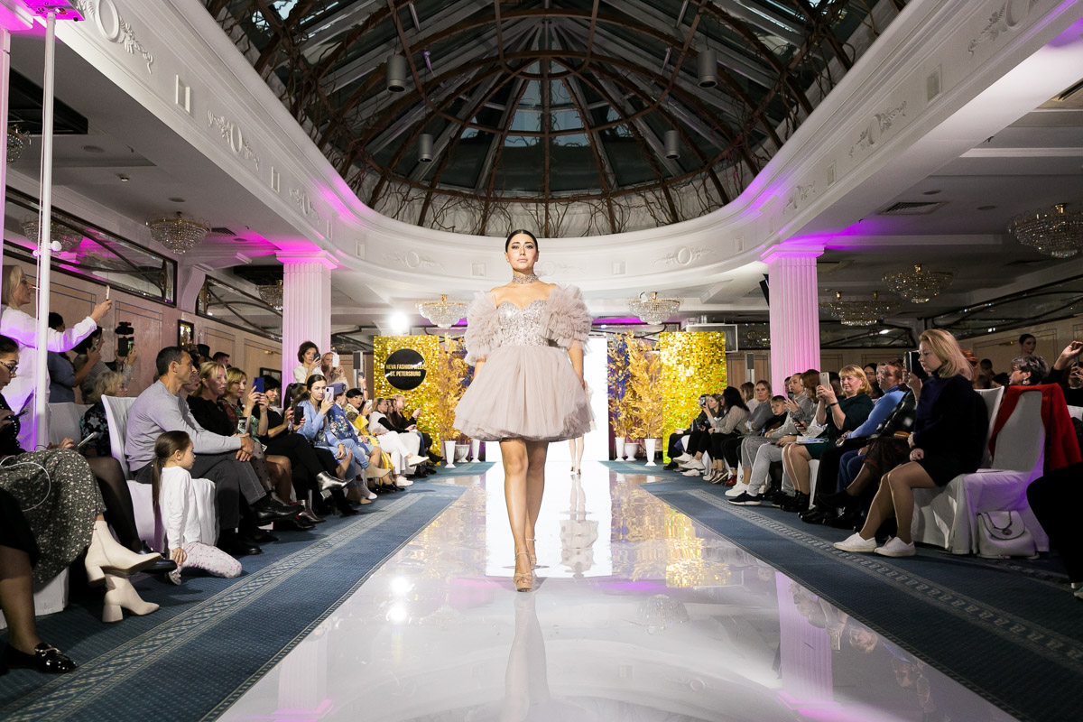 Красавица Гюлю Захидли из Владимира приняла участие в главном модном мероприятии Санкт-Петербурга Neva Fashion Week. Как это было — она рассказала «Ключ-Медиа».