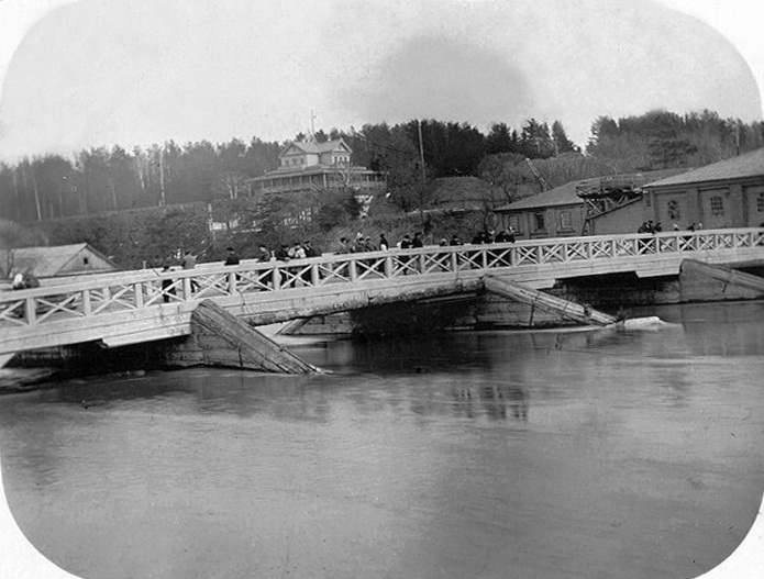 Местечко Лучки находится в Юрьев-Польском районе и входит в состав Симского сельского поселения. Здесь раньше процветал декстриново-саговый завод, который в советское время назывался «Факел революции». О потухшей красоте некогда бывшей великолепной усадьбы «Ключ-Медиа» рассказала и показала экскурсовод Татьяна Быкова.