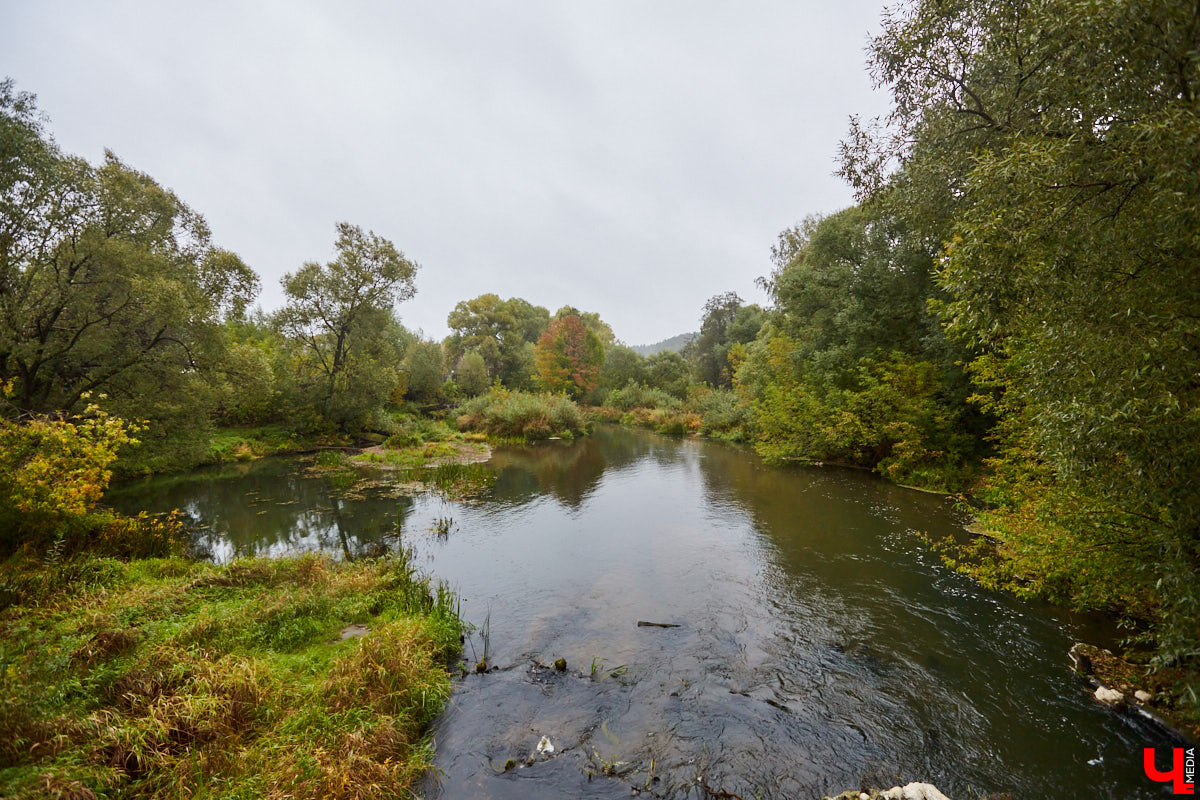 Местечко Лучки находится в Юрьев-Польском районе и входит в состав Симского сельского поселения. Здесь раньше процветал декстриново-саговый завод, который в советское время назывался «Факел революции». О потухшей красоте некогда бывшей великолепной усадьбы «Ключ-Медиа» рассказала и показала экскурсовод Татьяна Быкова.