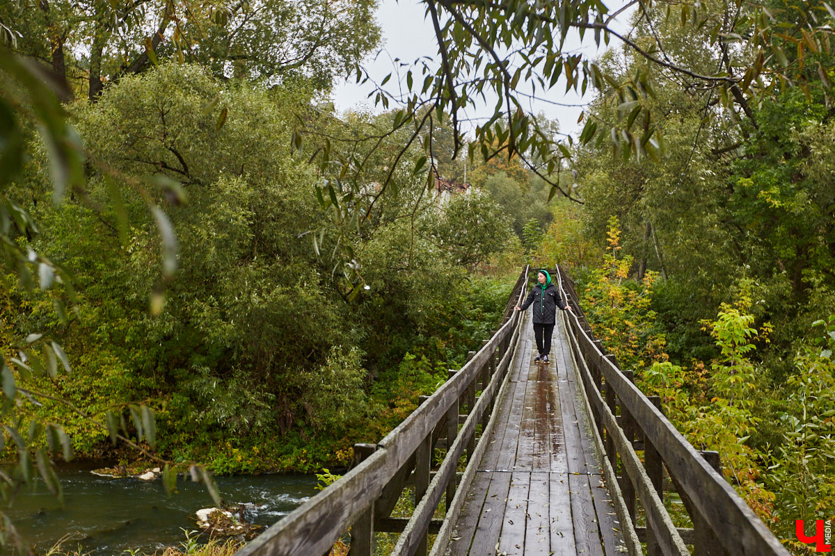 Местечко Лучки находится в Юрьев-Польском районе и входит в состав Симского сельского поселения. Здесь раньше процветал декстриново-саговый завод, который в советское время назывался «Факел революции». О потухшей красоте некогда бывшей великолепной усадьбы «Ключ-Медиа» рассказала и показала экскурсовод Татьяна Быкова.
