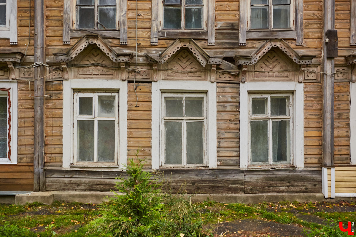Местечко Лучки находится в Юрьев-Польском районе и входит в состав Симского сельского поселения. Здесь раньше процветал декстриново-саговый завод, который в советское время назывался «Факел революции». О потухшей красоте некогда бывшей великолепной усадьбы «Ключ-Медиа» рассказала и показала экскурсовод Татьяна Быкова.