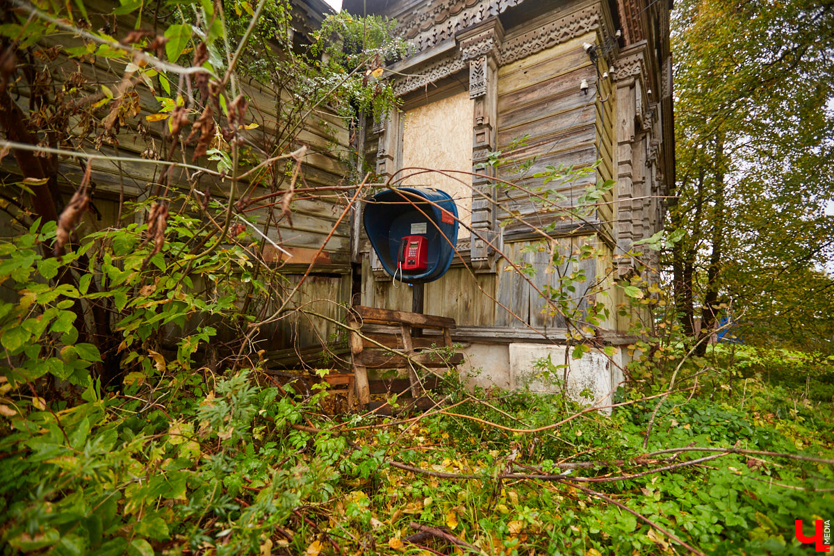 Местечко Лучки находится в Юрьев-Польском районе и входит в состав Симского сельского поселения. Здесь раньше процветал декстриново-саговый завод, который в советское время назывался «Факел революции». О потухшей красоте некогда бывшей великолепной усадьбы «Ключ-Медиа» рассказала и показала экскурсовод Татьяна Быкова.
