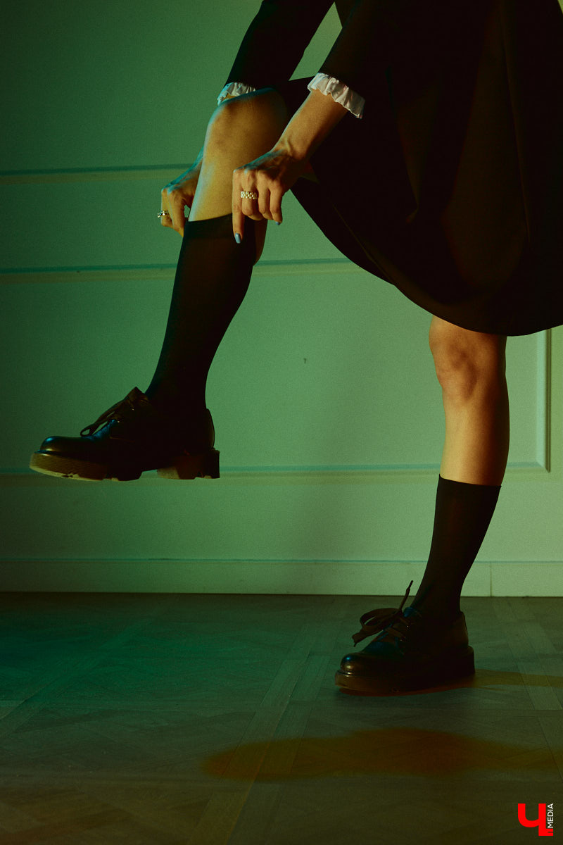 Прийти на тематическую вечеринку без костюма - моветон, но «Ключ-Медиа» поможет в сборах. Мы попросили стилиста Лейсан Перову принять участие в небольшом эксперименте и собрать три пугающе простых образа, используя базовые вещи из своего гардероба.