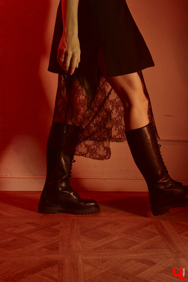 Прийти на тематическую вечеринку без костюма - моветон, но «Ключ-Медиа» поможет в сборах. Мы попросили стилиста Лейсан Перову принять участие в небольшом эксперименте и собрать три пугающе простых образа, используя базовые вещи из своего гардероба.