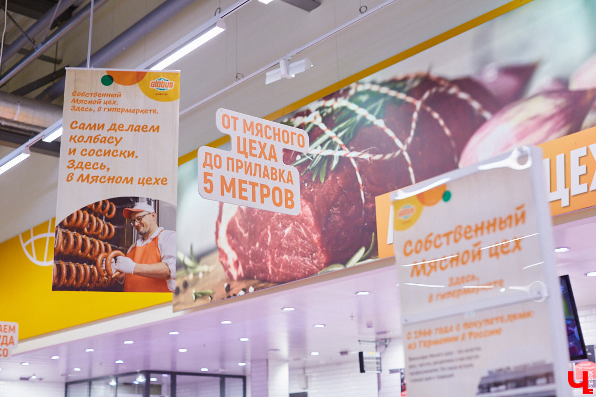 Управляющий «Глобуса» Давлет     Сабуров не только готовил на пару с Дмитрием Орловским, но и рассказывал нам о грядущих переменах в гипермаркете. Например, вскоре там модернизируют и обновят ресторан. Появятся новые станции. Все подробности ищите в материале «Ключ-Медиа».