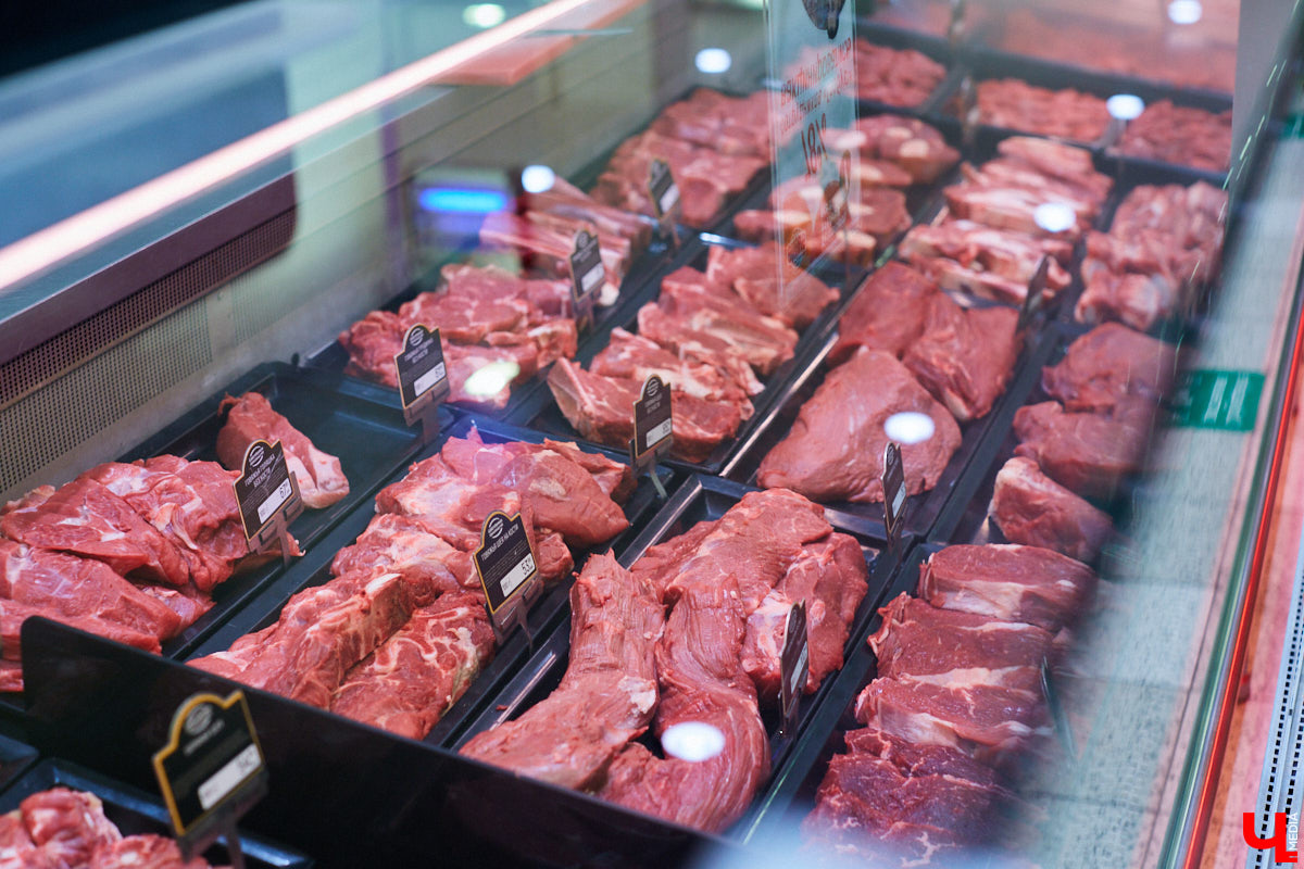 Управляющий «Глобуса» Давлет     Сабуров не только готовил на пару с Дмитрием Орловским, но и рассказывал нам о грядущих переменах в гипермаркете. Например, вскоре там модернизируют и обновят ресторан. Появятся новые станции. Все подробности ищите в материале «Ключ-Медиа».