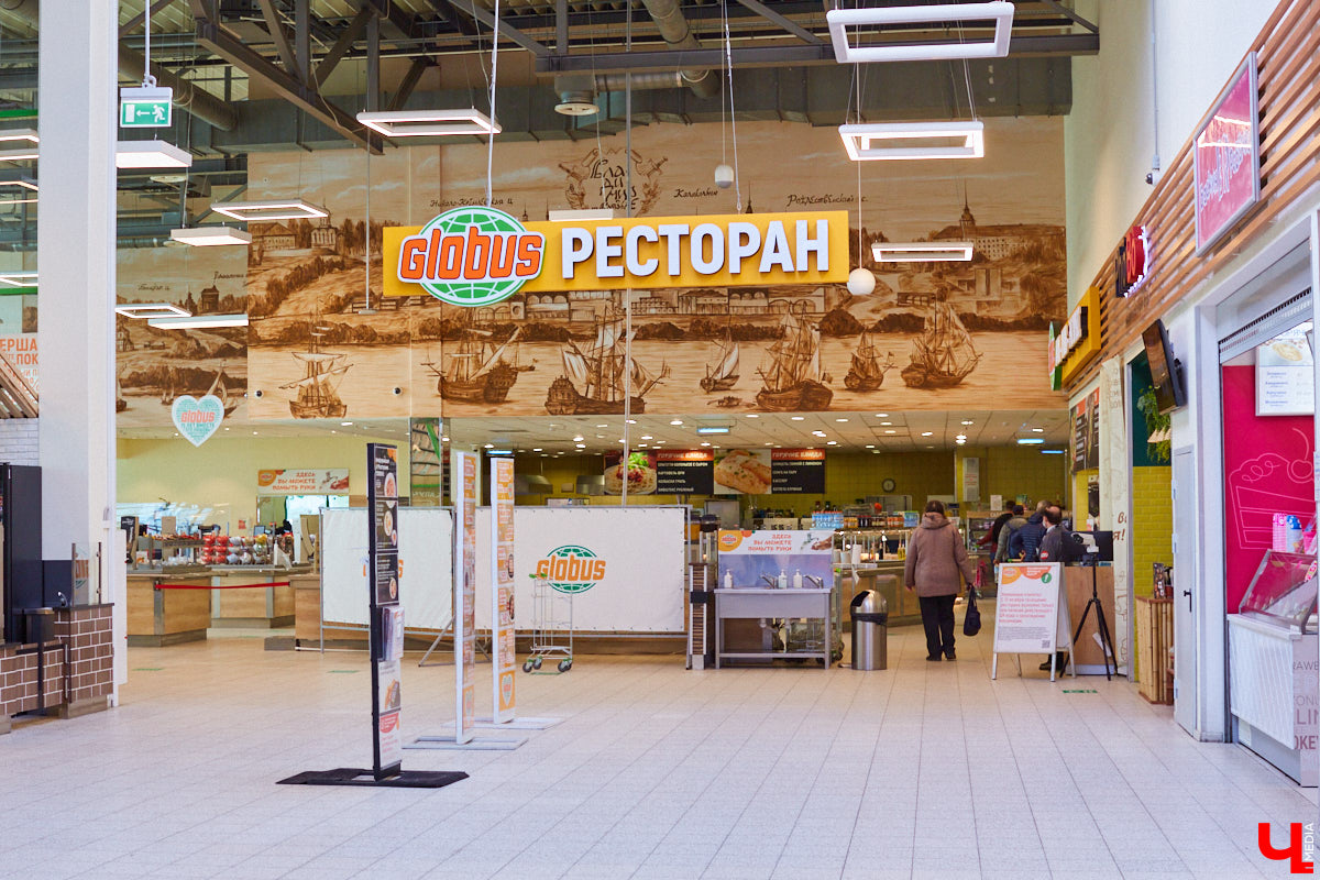 Управляющий «Глобуса» Давлет     Сабуров не только готовил на пару с Дмитрием Орловским, но и рассказывал нам о грядущих переменах в гипермаркете. Например, вскоре там модернизируют и обновят ресторан. Появятся новые станции. Все подробности ищите в материале «Ключ-Медиа».