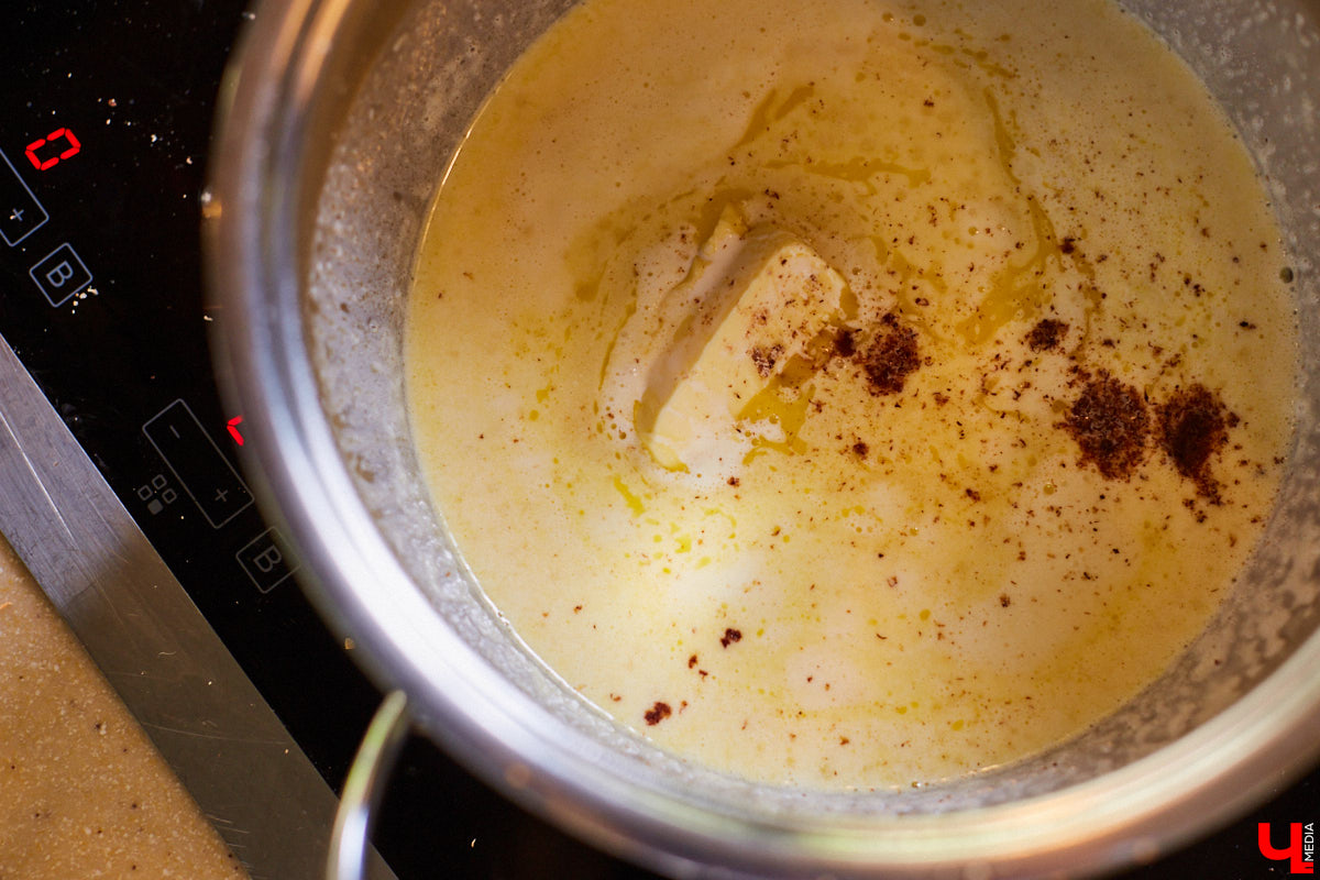 Управляющий «Глобуса» Давлет     Сабуров не только готовил на пару с Дмитрием Орловским, но и рассказывал нам о грядущих переменах в гипермаркете. Например, вскоре там модернизируют и обновят ресторан. Появятся новые станции. Все подробности ищите в материале «Ключ-Медиа».