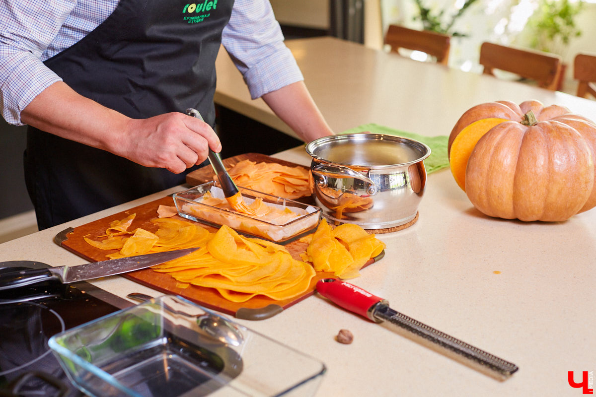 Управляющий «Глобуса» Давлет     Сабуров не только готовил на пару с Дмитрием Орловским, но и рассказывал нам о грядущих переменах в гипермаркете. Например, вскоре там модернизируют и обновят ресторан. Появятся новые станции. Все подробности ищите в материале «Ключ-Медиа».