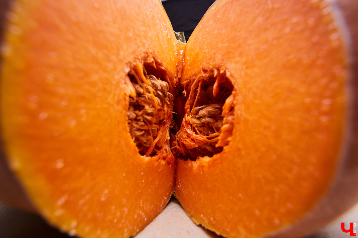 Управляющий «Глобуса» Давлет     Сабуров не только готовил на пару с Дмитрием Орловским, но и рассказывал нам о грядущих переменах в гипермаркете. Например, вскоре там модернизируют и обновят ресторан. Появятся новые станции. Все подробности ищите в материале «Ключ-Медиа».