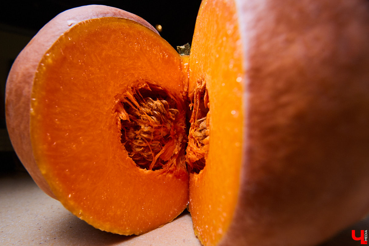 Управляющий «Глобуса» Давлет     Сабуров не только готовил на пару с Дмитрием Орловским, но и рассказывал нам о грядущих переменах в гипермаркете. Например, вскоре там модернизируют и обновят ресторан. Появятся новые станции. Все подробности ищите в материале «Ключ-Медиа».