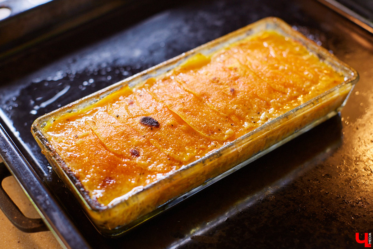 Управляющий «Глобуса» Давлет     Сабуров не только готовил на пару с Дмитрием Орловским, но и рассказывал нам о грядущих переменах в гипермаркете. Например, вскоре там модернизируют и обновят ресторан. Появятся новые станции. Все подробности ищите в материале «Ключ-Медиа».