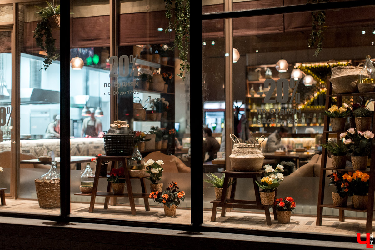 С любимыми и в шалаше рай, но иногда можно позволить себе забраться повыше, занять удобную позицию для обзора и наслаждаться панорамными видами на город. «Ключ-Медиа» составил топ-10 заведений, где это можно сделать!