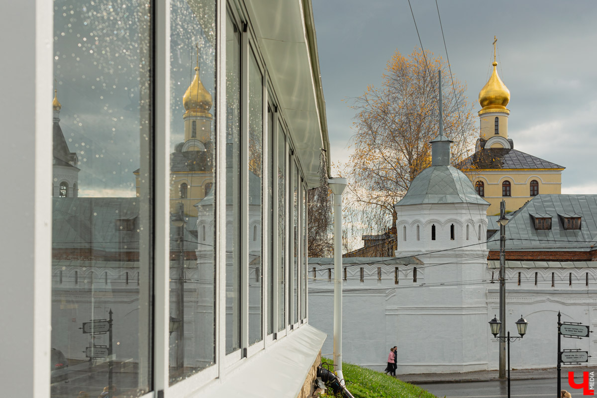 С любимыми и в шалаше рай, но иногда можно позволить себе забраться повыше, занять удобную позицию для обзора и наслаждаться панорамными видами на город. «Ключ-Медиа» составил топ-10 заведений, где это можно сделать!