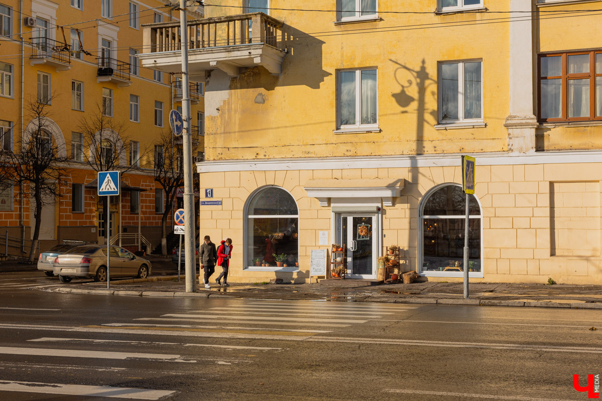 С любимыми и в шалаше рай, но иногда можно позволить себе забраться повыше, занять удобную позицию для обзора и наслаждаться панорамными видами на город. «Ключ-Медиа» составил топ-10 заведений, где это можно сделать!