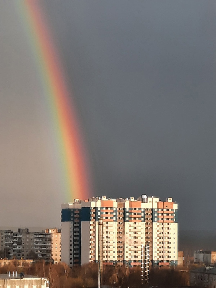 А помните, в пятницу над городом висело чудесное «коромысло»? Так вот многим владимирцам успешно удалось запечатлеть это редкое природное явление — двойную радугу. Смотрим подборку!