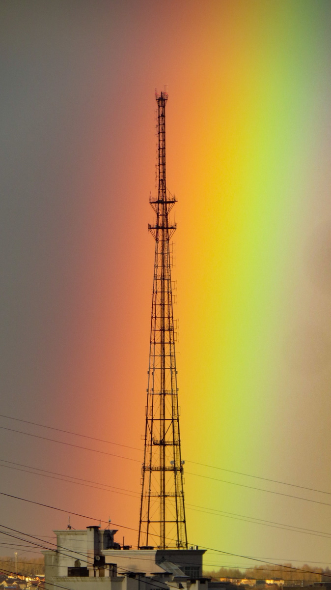 А помните, в пятницу над городом висело чудесное «коромысло»? Так вот многим владимирцам успешно удалось запечатлеть это редкое природное явление — двойную радугу. Смотрим подборку!
