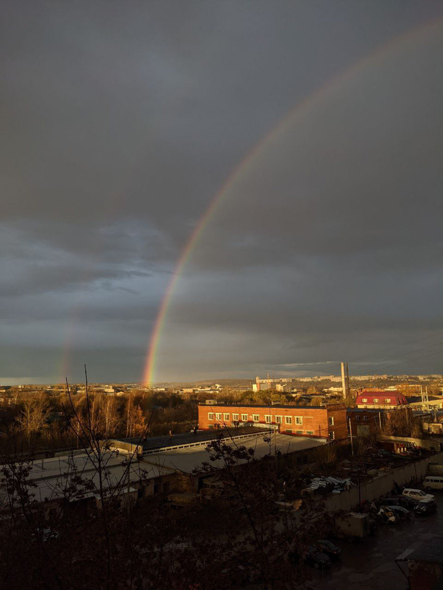 А помните, в пятницу над городом висело чудесное «коромысло»? Так вот многим владимирцам успешно удалось запечатлеть это редкое природное явление — двойную радугу. Смотрим подборку!