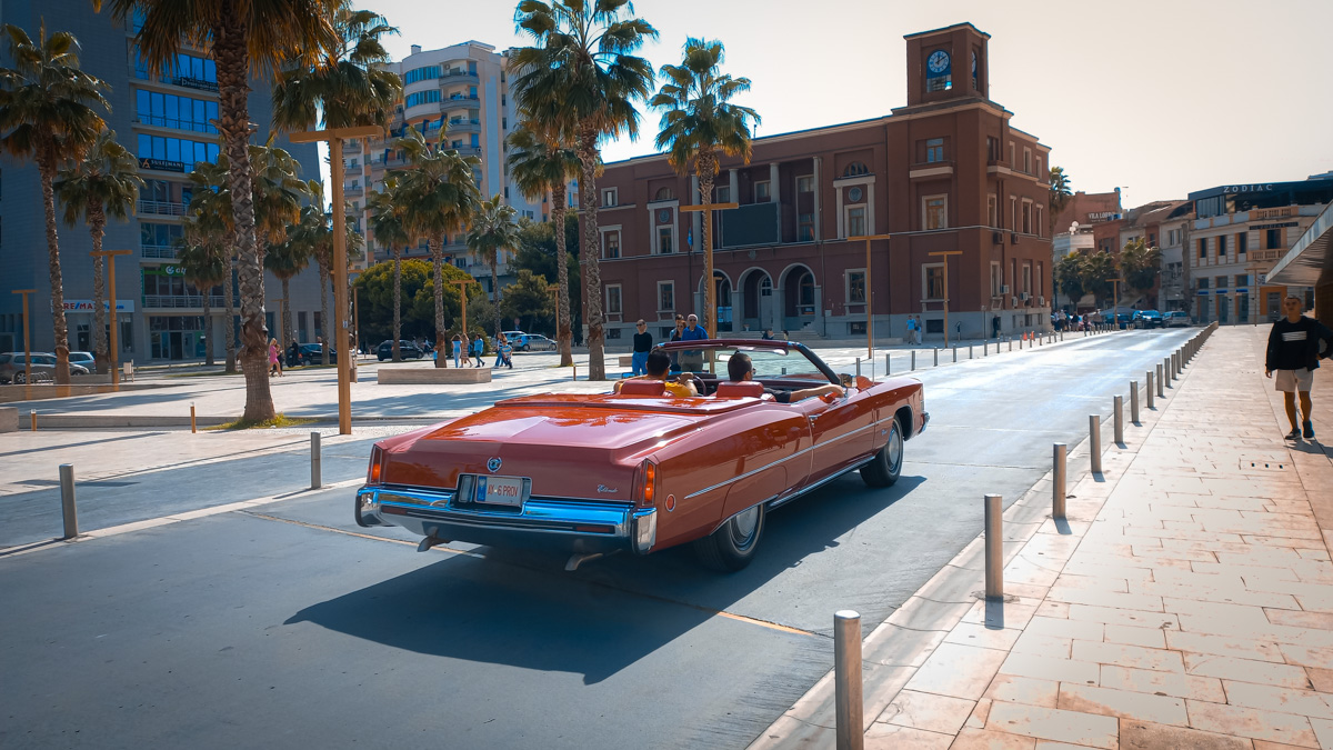 Пару месяцев назад журналист «Ключ-Медиа» Александр Мясников вместе с женой переехал в Албанию, а теперь подробно разбирает новое место жительства по многим пунктам — еда, сервис, климат, финансы и жители. Так где же лучше жить, во Владимире или на Балканах?