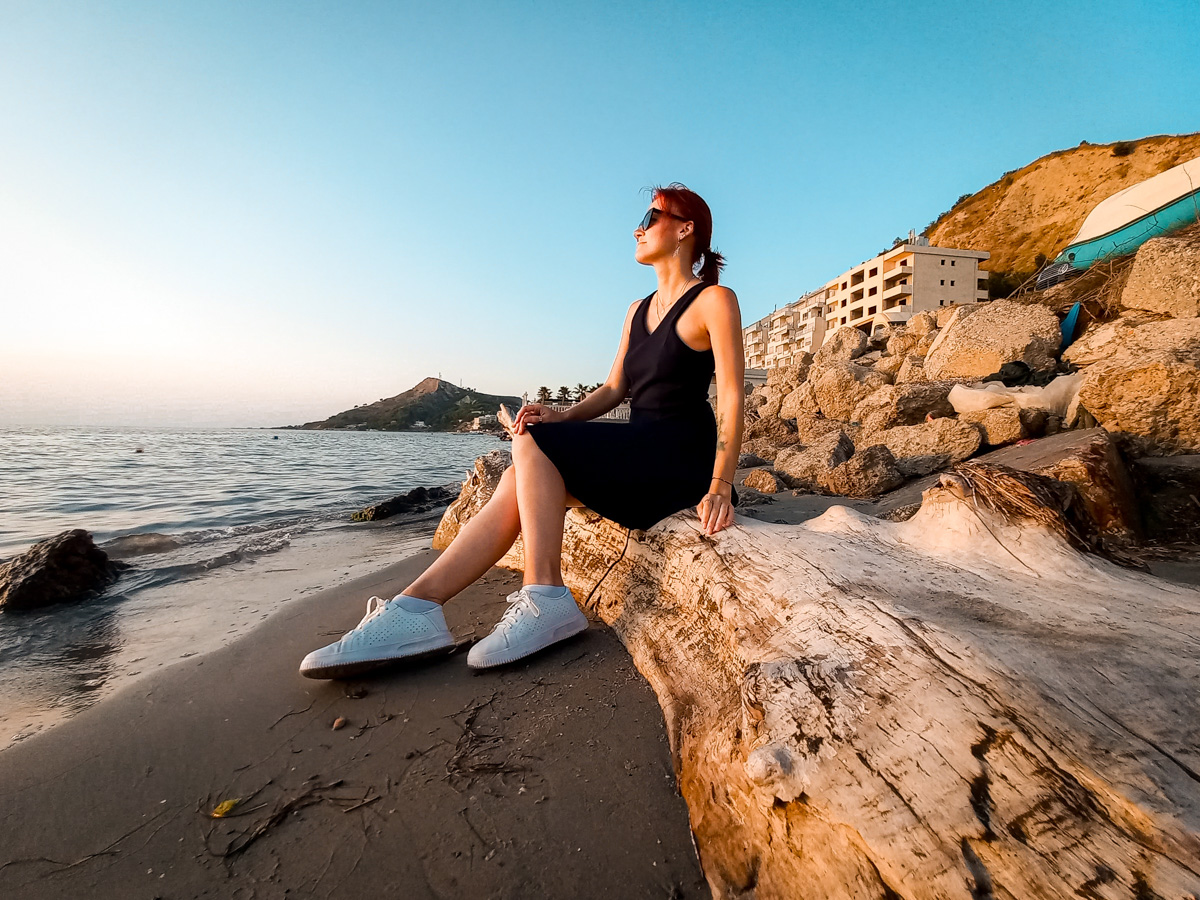 Пару месяцев назад журналист «Ключ-Медиа» Александр Мясников вместе с женой переехал в Албанию, а теперь подробно разбирает новое место жительства по многим пунктам — еда, сервис, климат, финансы и жители. Так где же лучше жить, во Владимире или на Балканах?