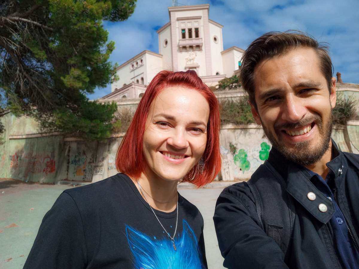 Пару месяцев назад журналист «Ключ-Медиа» Александр Мясников вместе с женой переехал в Албанию, а теперь подробно разбирает новое место жительства по многим пунктам — еда, сервис, климат, финансы и жители. Так где же лучше жить, во Владимире или на Балканах?