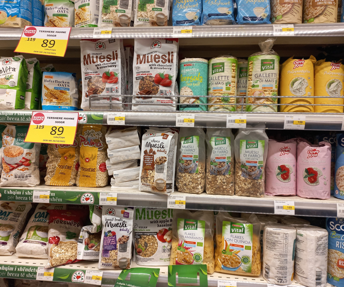 Пару месяцев назад журналист «Ключ-Медиа» Александр Мясников вместе с женой переехал в Албанию, а теперь подробно разбирает новое место жительства по многим пунктам — еда, сервис, климат, финансы и жители. Так где же лучше жить, во Владимире или на Балканах?