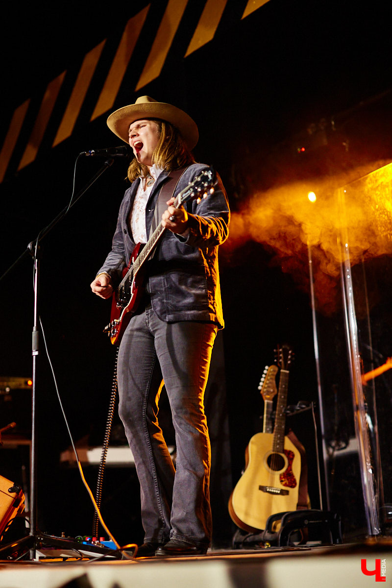 Пятничный танцпол нового концертного бара во Владимире зажгли две яркие местные группы: мечтательные ampLife и горячие ТВОЮЖНАЛЕВО. Как это было — расскажет и покажет «Ключ-Медиа».