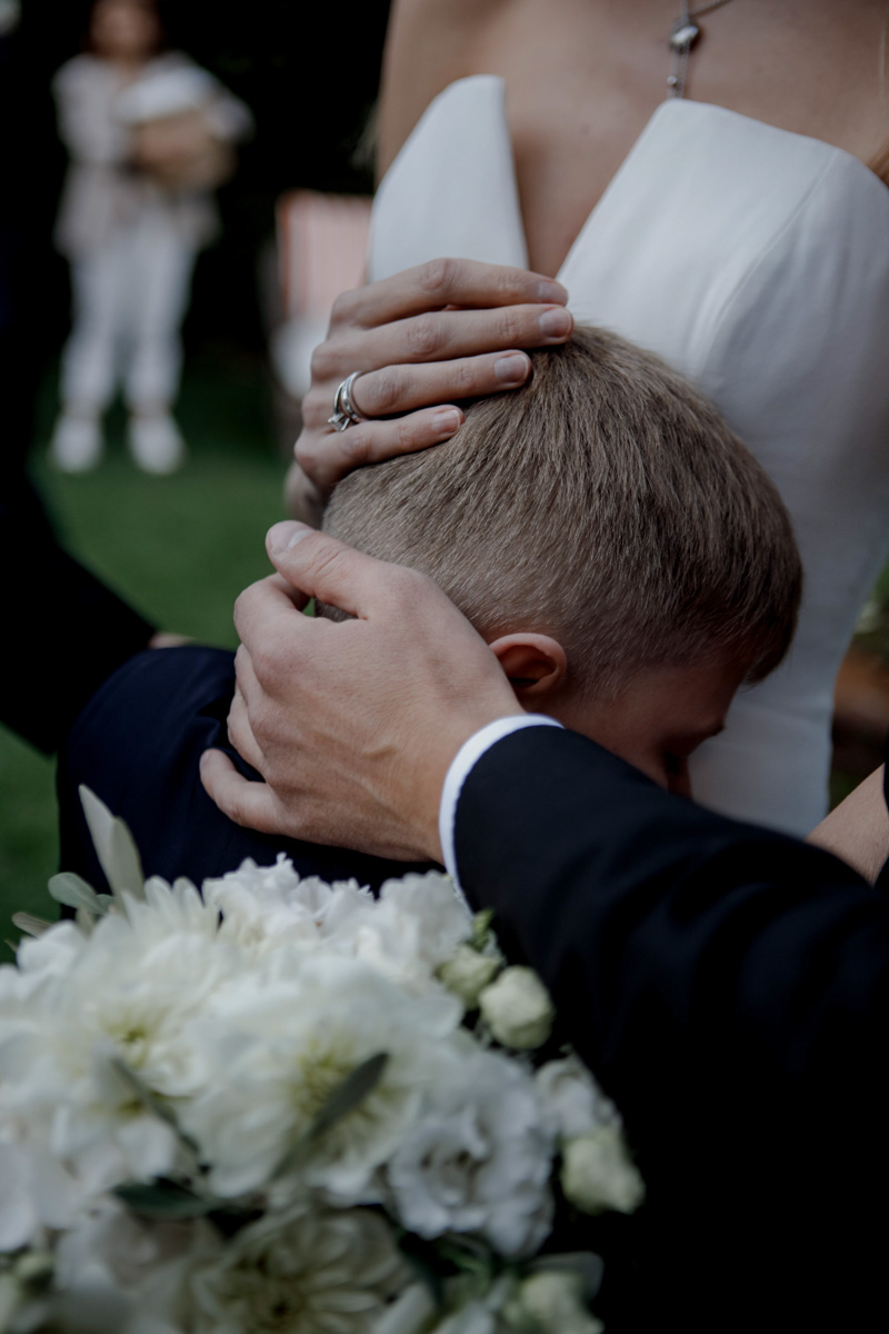 Если жених и невеста прекрасно понимают друг друга, совместными усилиями создается уникальное свадебное мероприятие. Например, путешествие по Америке с росписью в звездной «A Little White Chapel» или элегантная церемония на берегу озера Комо в Италии.