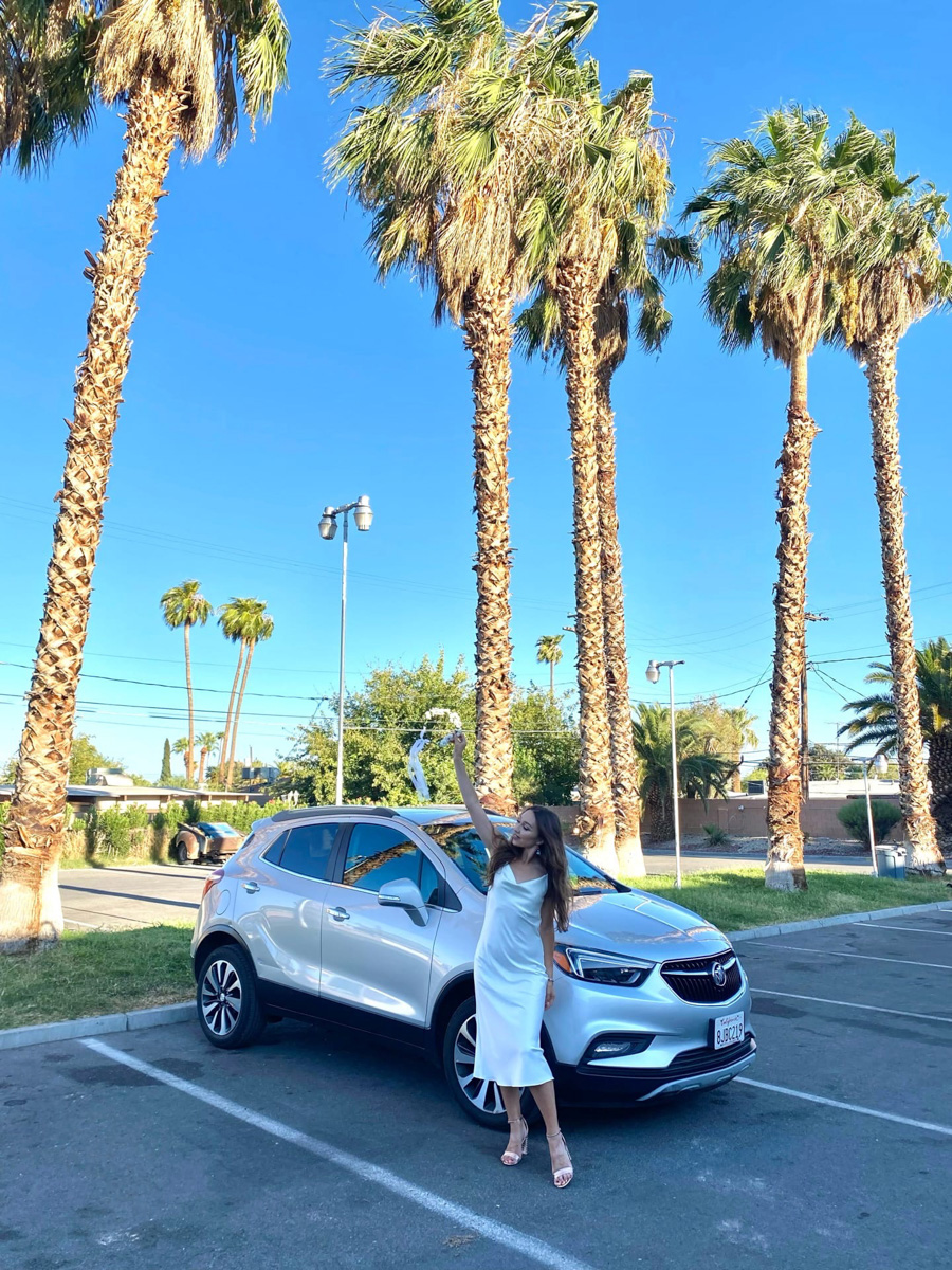 Если жених и невеста прекрасно понимают друг друга, совместными усилиями создается уникальное свадебное мероприятие. Например, путешествие по Америке с росписью в звездной «A Little White Chapel» или элегантная церемония на берегу озера Комо в Италии.