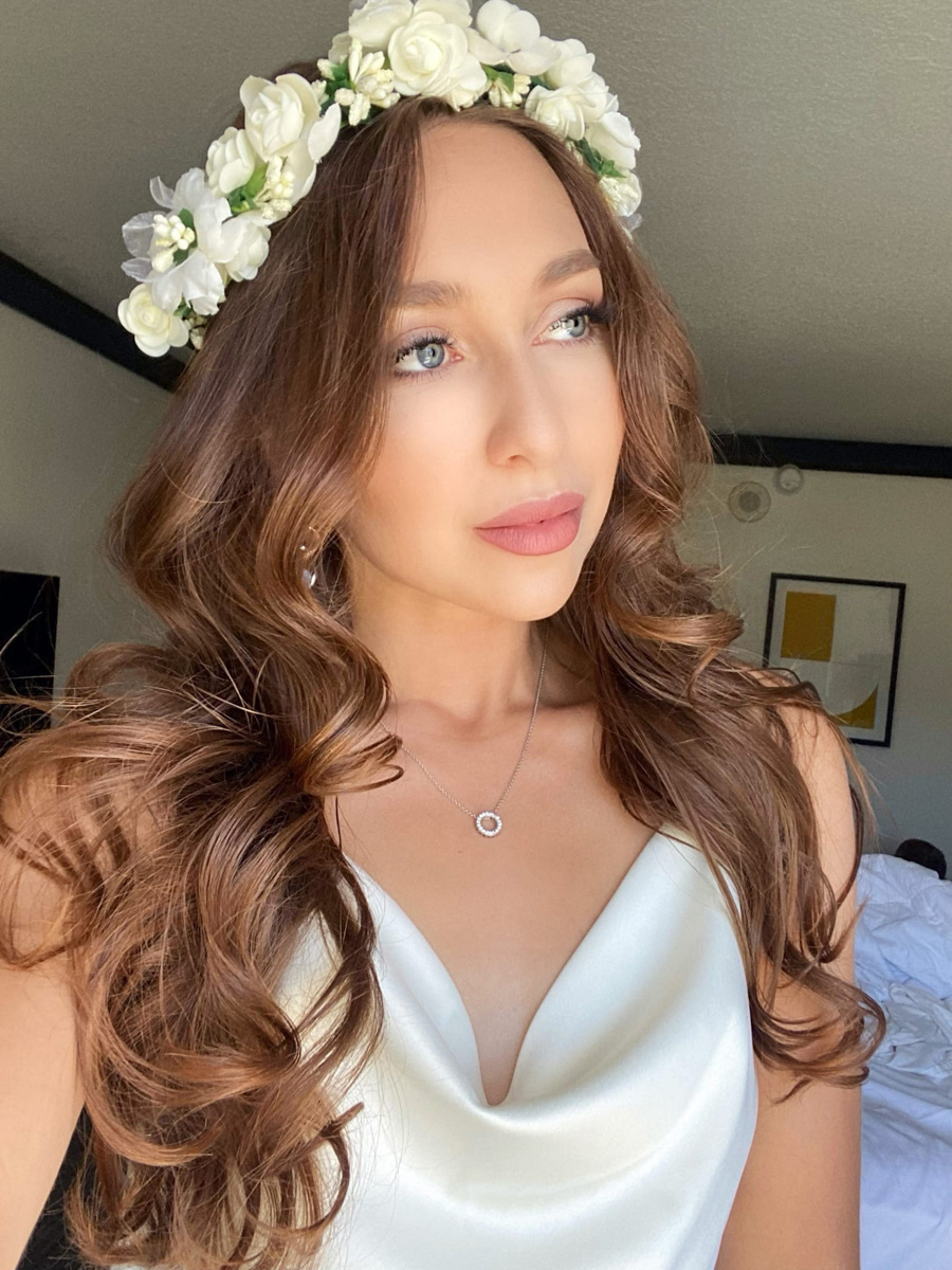 Если жених и невеста прекрасно понимают друг друга, совместными усилиями создается уникальное свадебное мероприятие. Например, путешествие по Америке с росписью в звездной «A Little White Chapel» или элегантная церемония на берегу озера Комо в Италии.