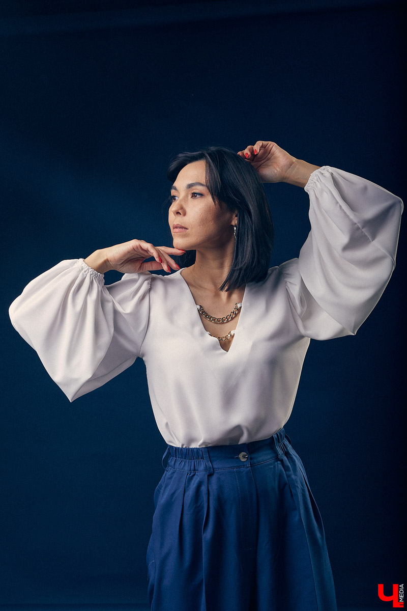 Гузель Геливанова из Владимира — визуализатор брендов. Девушка поделилась с «Ключ-Медиа» секретами успешного позиционирования в Instagram и на личном примере продемонстрировала, как одежда может украшать человека.