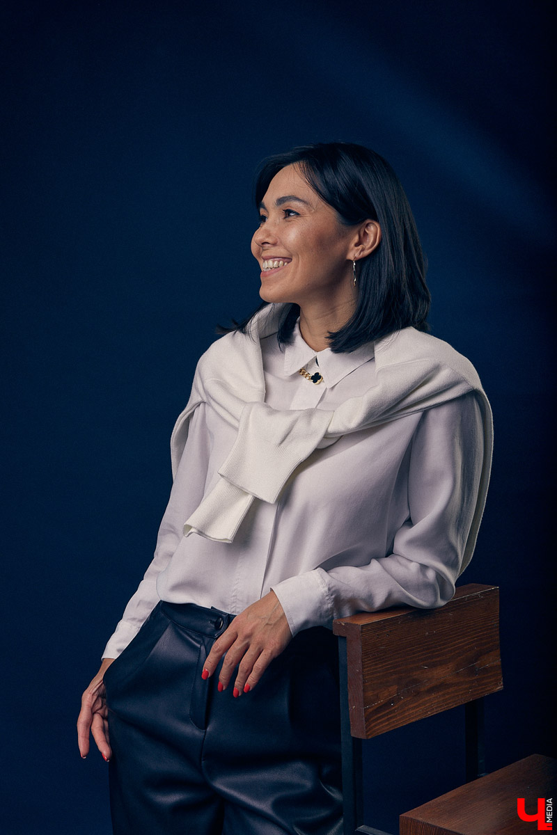 Гузель Геливанова из Владимира — визуализатор брендов. Девушка поделилась с «Ключ-Медиа» секретами успешного позиционирования в Instagram и на личном примере продемонстрировала, как одежда может украшать человека.