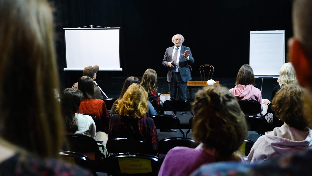 Сейчас у проекта «Реформа» важный этап – оценка предложенных концепций и дизайнерских идей. Начато пользовательское голосование. На сайте «Владимира будущего» опубликованы презентации и подробное описание каждой из трёх концепций, а вы можете принять участие в голосовании!