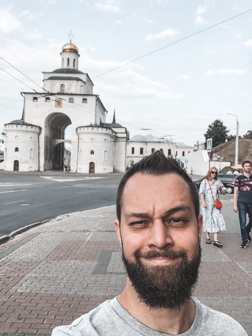 Специально для «Ключ-Медиа» Константин Горюнов, основатель и владелец концертного агентства «Live Concerts», а также арт-директор владимирского клуба «Maxtone Concert Hall», поделился своим видением музыкальной жизни нашего города и поведал о том, что это значит - быть концертным промоутером.