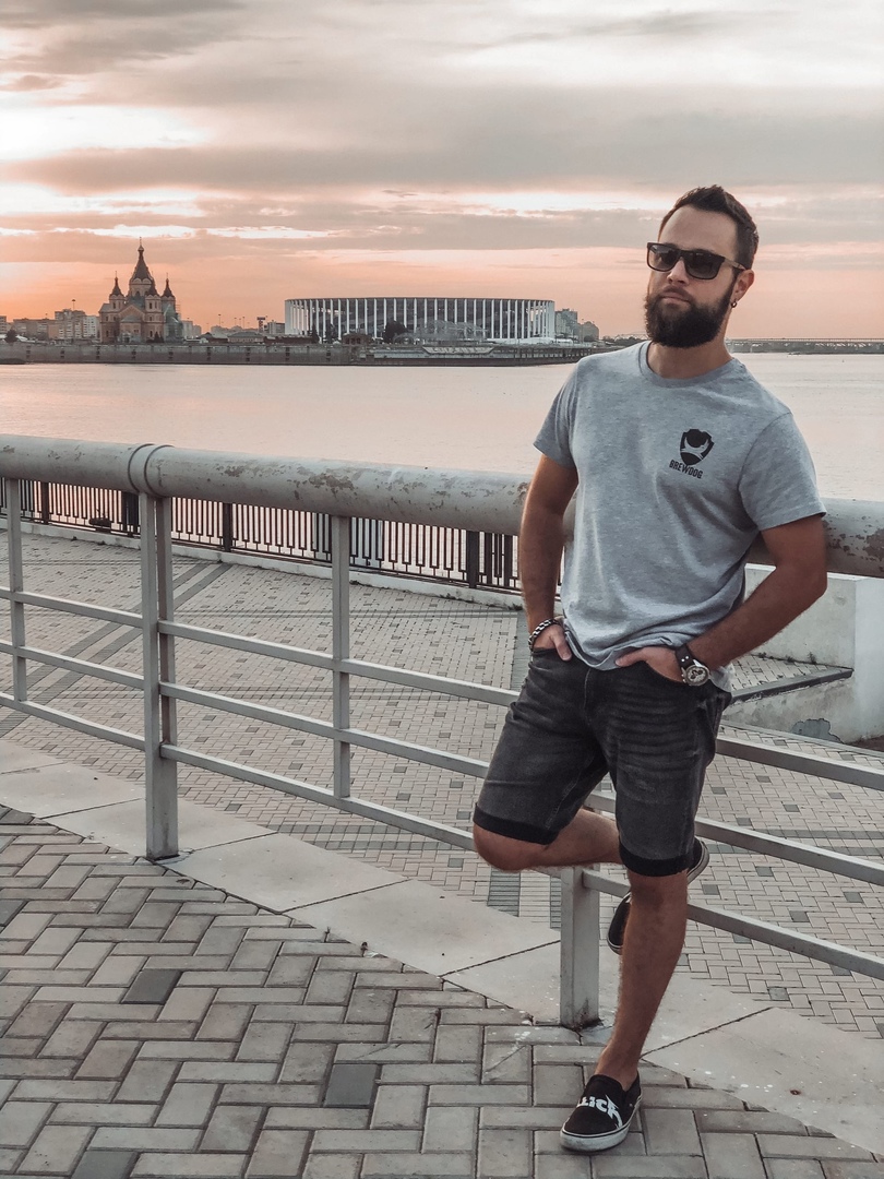 Специально для «Ключ-Медиа» Константин Горюнов, основатель и владелец концертного агентства «Live Concerts», а также арт-директор владимирского клуба «Maxtone Concert Hall», поделился своим видением музыкальной жизни нашего города и поведал о том, что это значит - быть концертным промоутером.